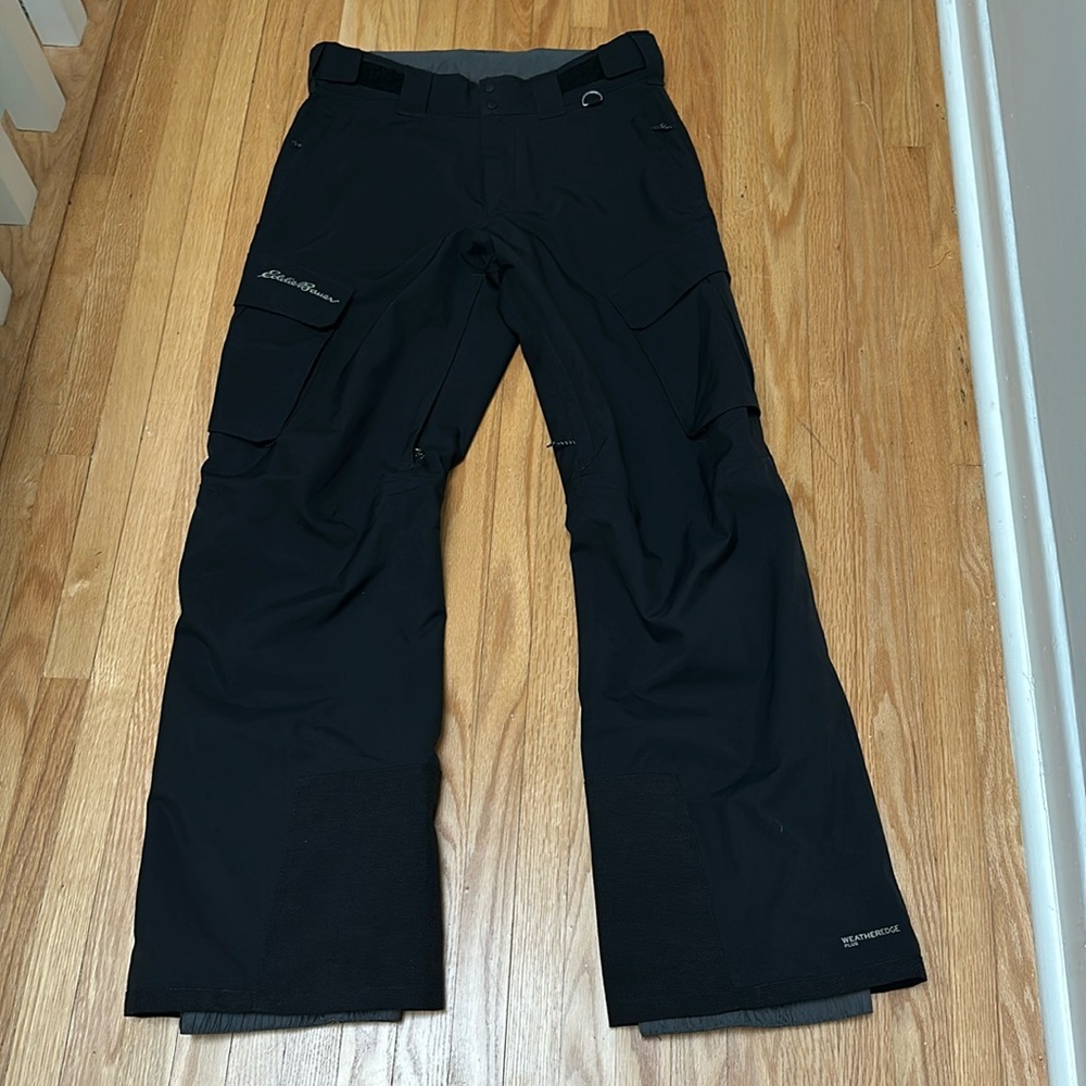 Men’s black snow pants in mint condition